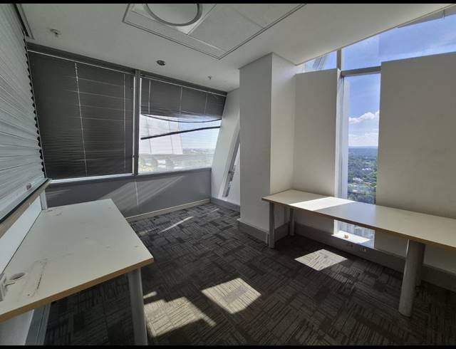 521M² OFFICE TO LET IN SANDHURST